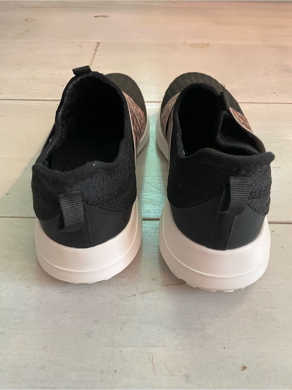 STQ Leopard Print Black Slip-On Women's Stretch Sneakers Size 7.5 Lightweight - Picture 4 of 7